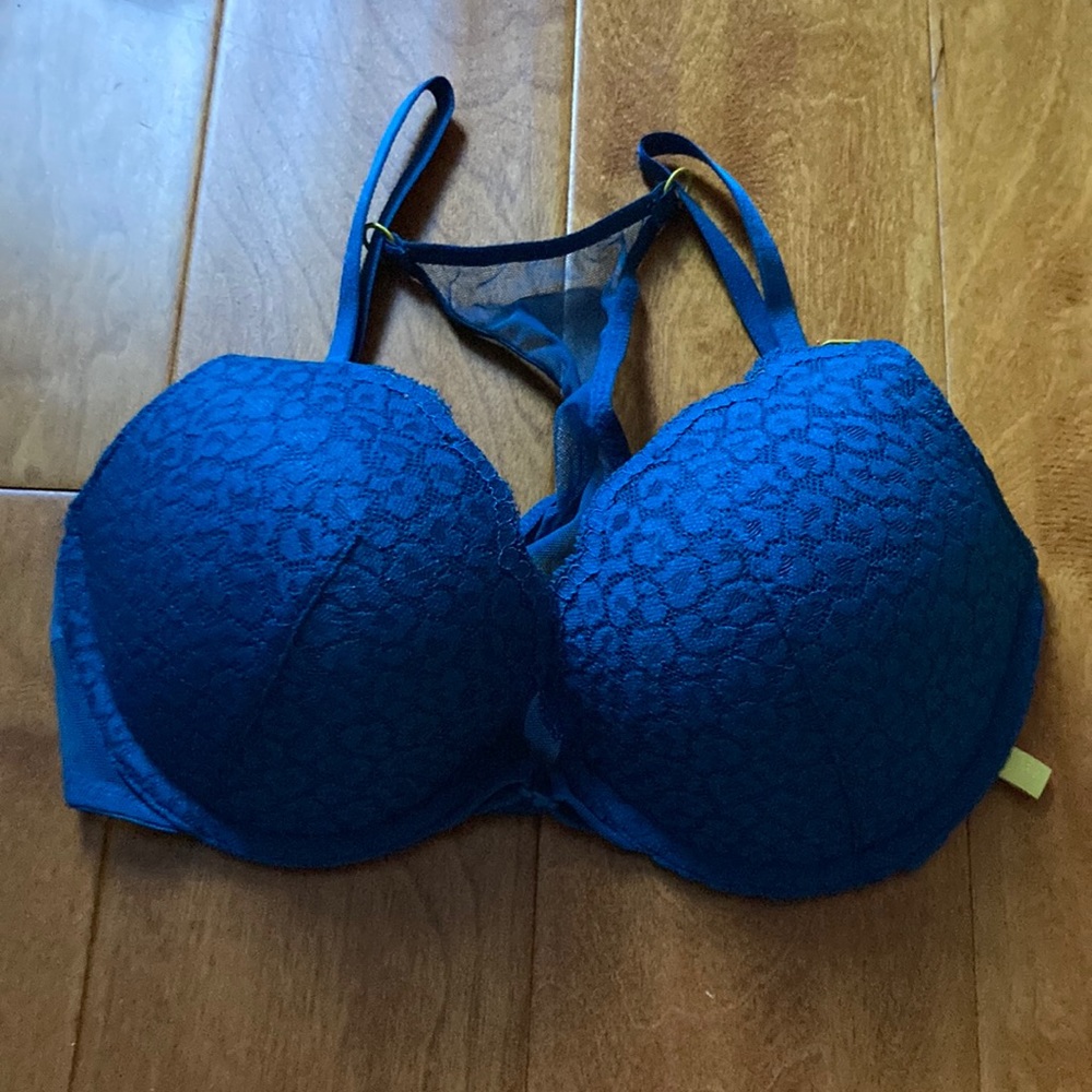 Brand new 32d push up Victoria secret bra